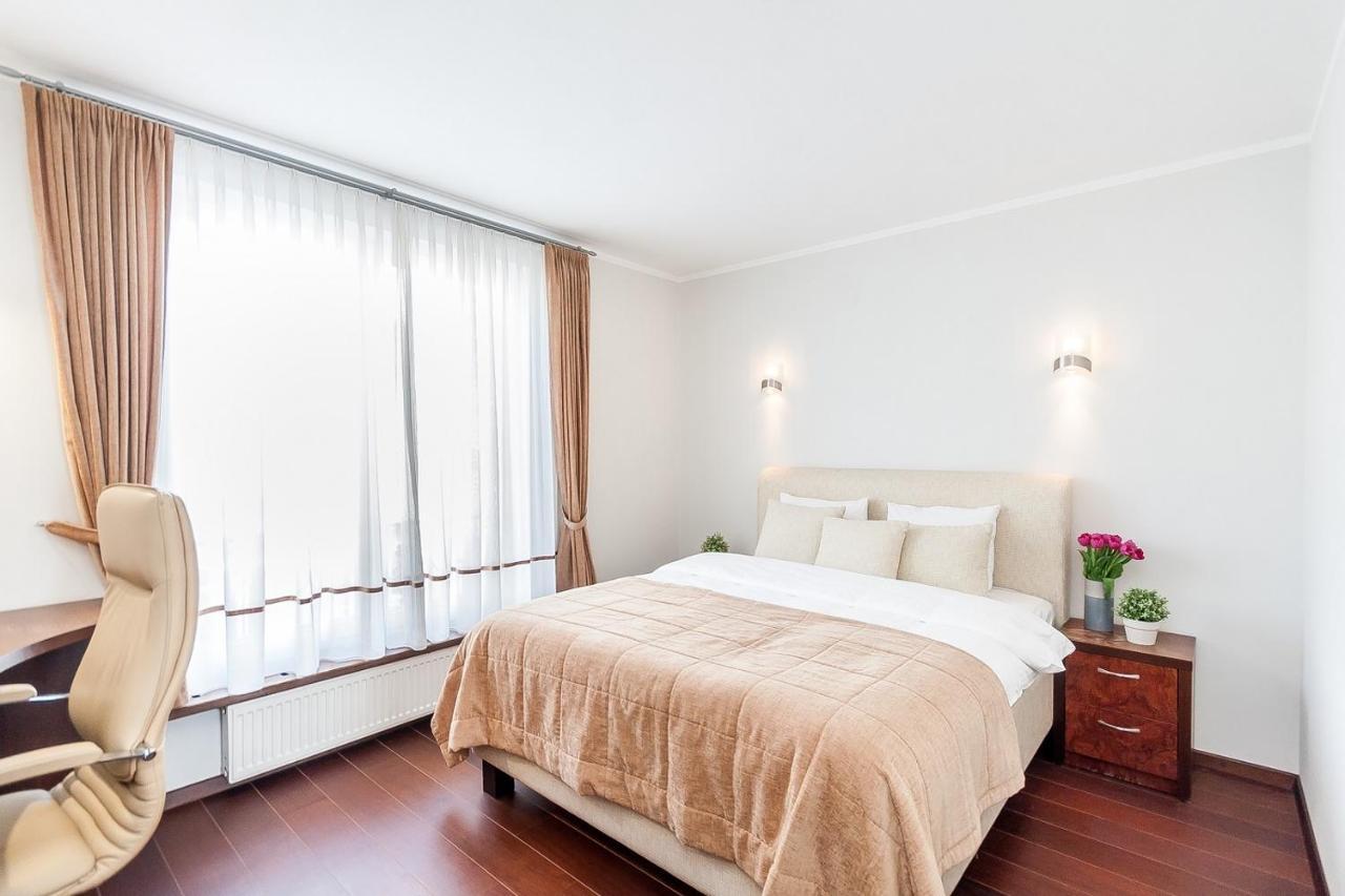 Central Apartment In Gedimino Av By Urban Rent Vilnius Exterior photo