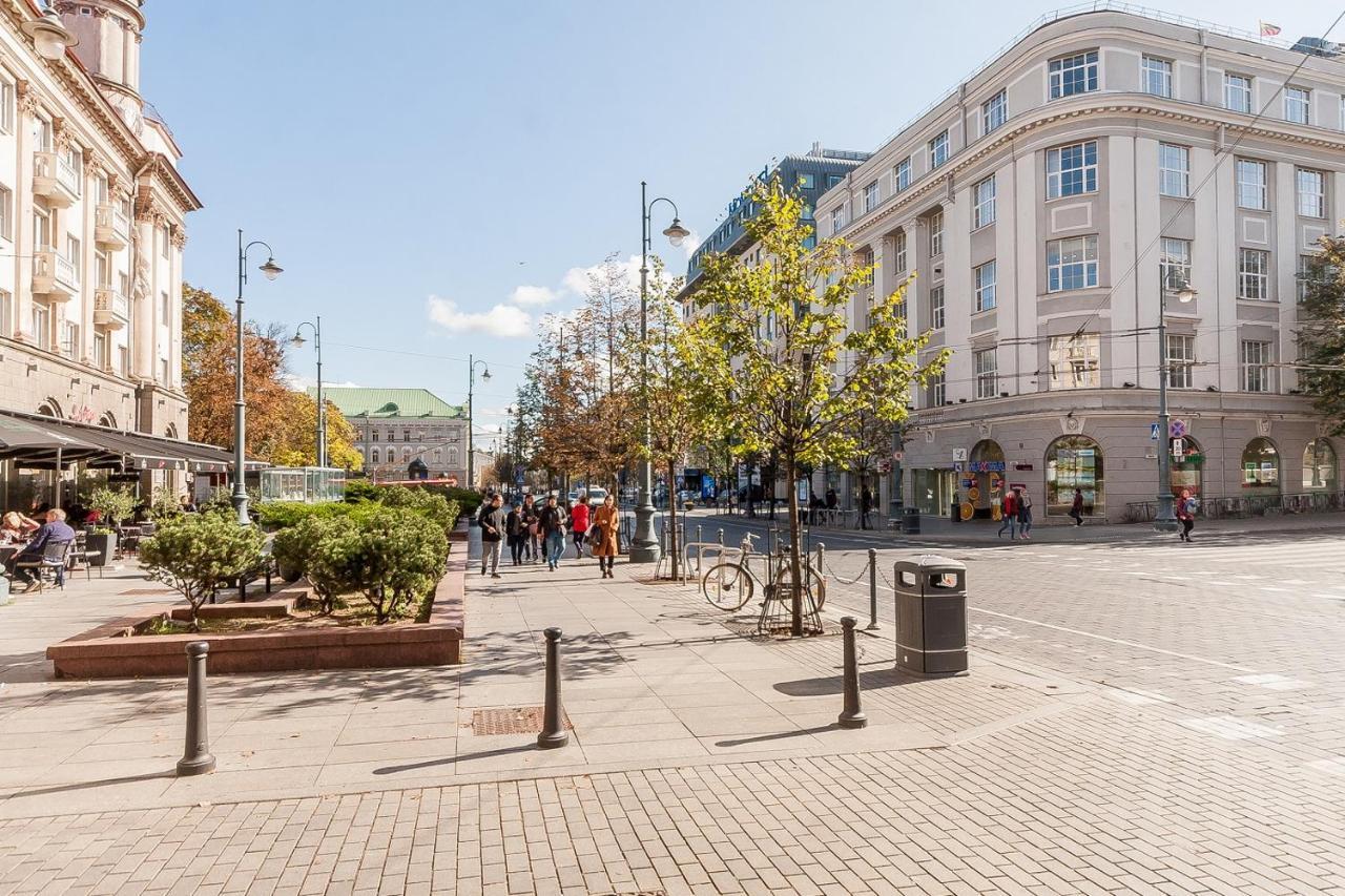 Central Apartment In Gedimino Av By Urban Rent Vilnius Exterior photo